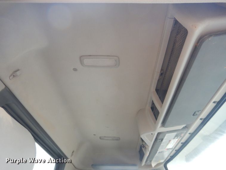 image for item DJ1120 2009 Volvo VHD  semi truck