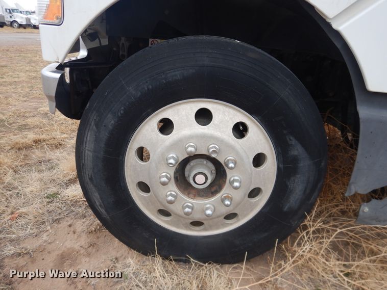 image for item DJ1120 2009 Volvo VHD  semi truck