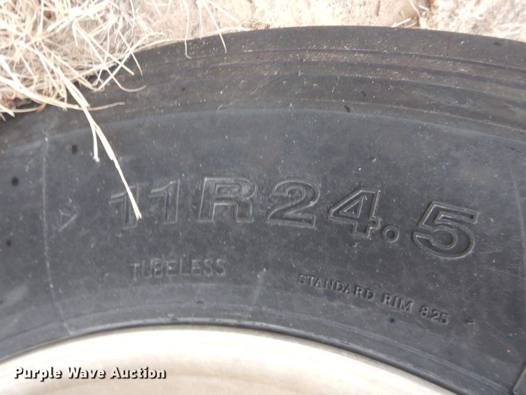 image for item DJ1120 2009 Volvo VHD  semi truck