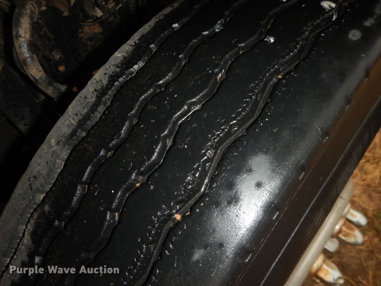 image for item DJ1120 2009 Volvo VHD  semi truck