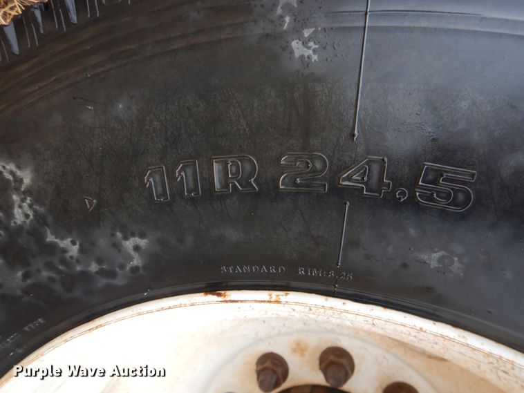 image for item DJ1120 2009 Volvo VHD  semi truck