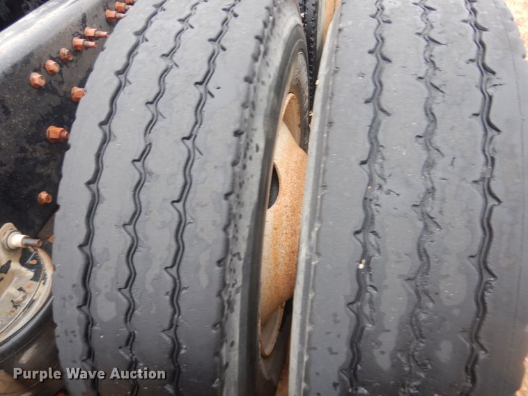 image for item DJ1120 2009 Volvo VHD  semi truck