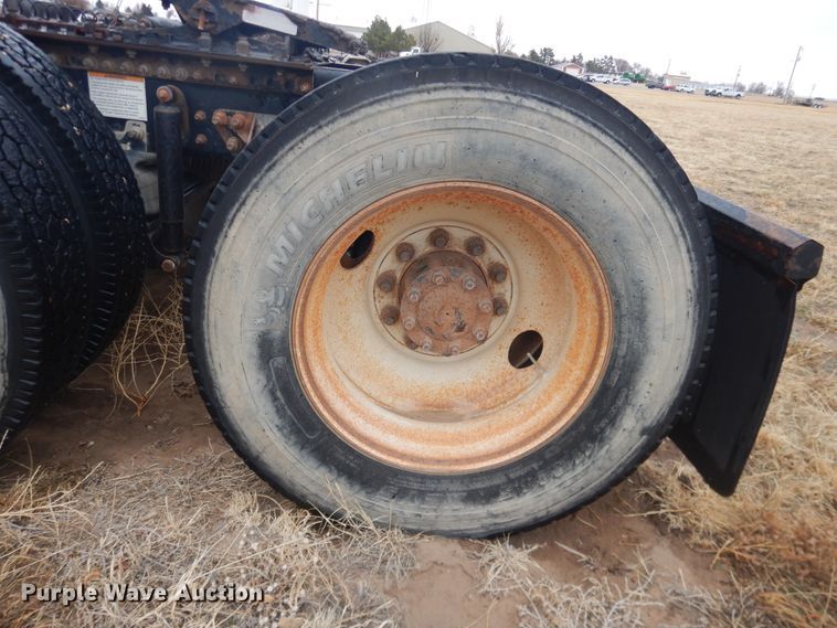 image for item DJ1120 2009 Volvo VHD  semi truck