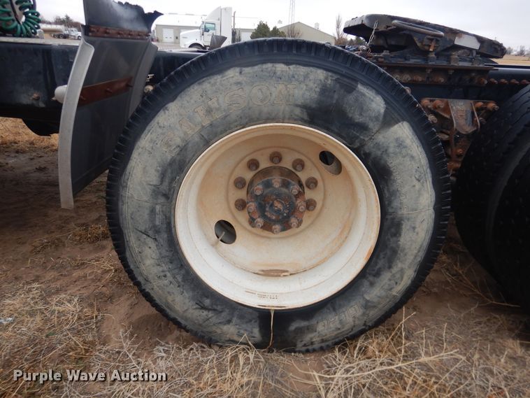 image for item DJ1120 2009 Volvo VHD  semi truck