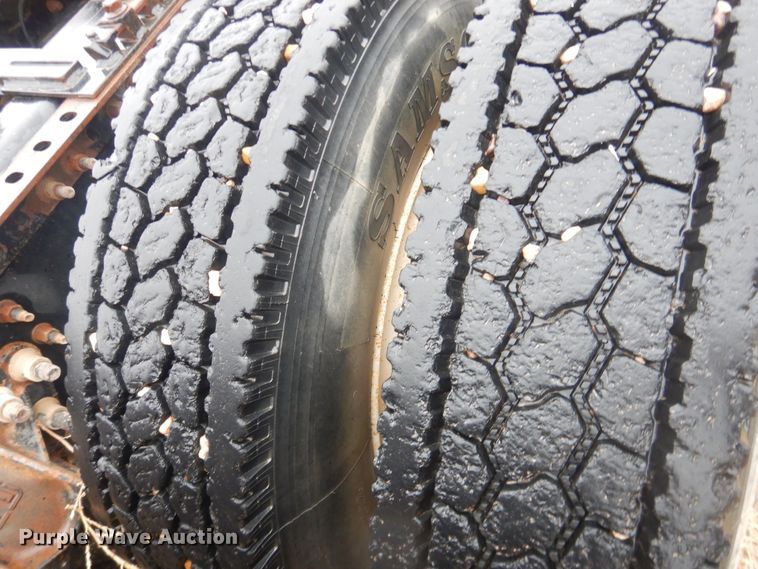 image for item DJ1120 2009 Volvo VHD  semi truck