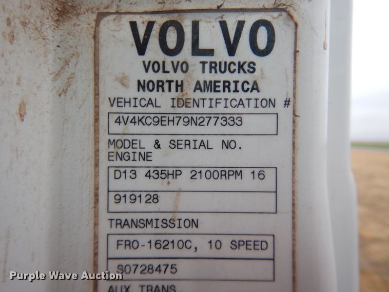 image for item DJ1120 2009 Volvo VHD  semi truck