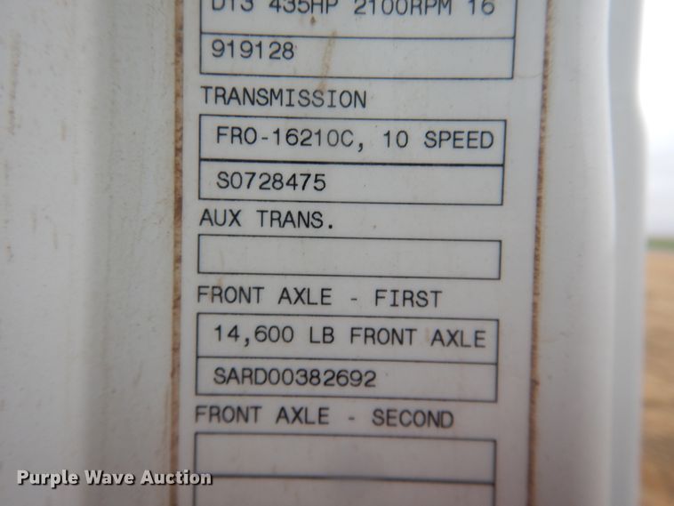 image for item DJ1120 2009 Volvo VHD  semi truck