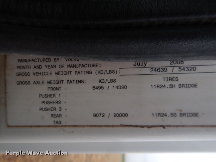 image for item DJ1120 2009 Volvo VHD  semi truck