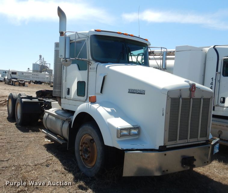 image for item DJ1139 2008 Kenworth T800  semi truck