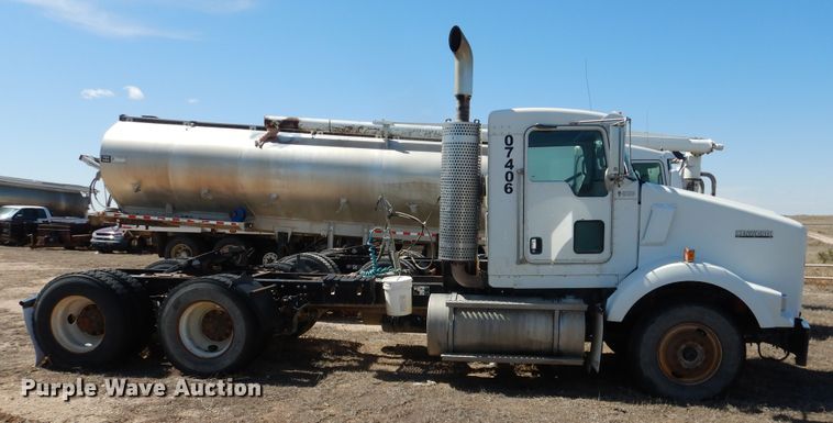 image for item DJ1139 2008 Kenworth T800  semi truck