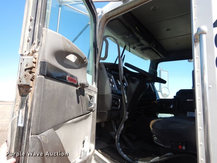 image for item DJ1139 2008 Kenworth T800  semi truck