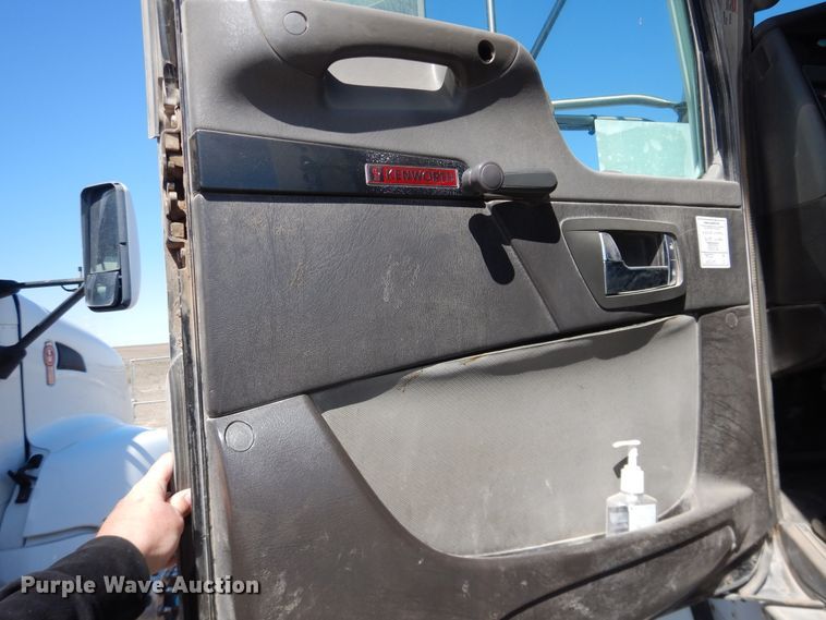 image for item DJ1139 2008 Kenworth T800  semi truck