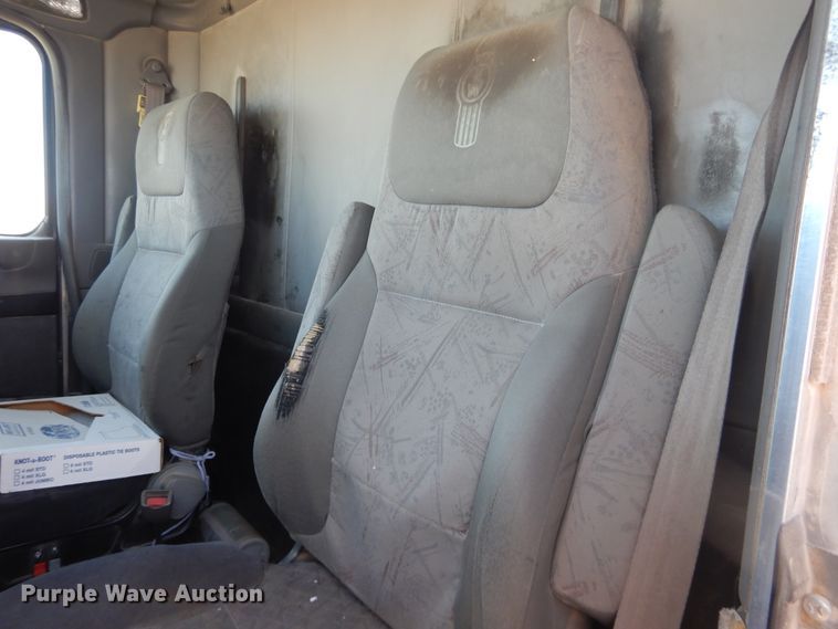 image for item DJ1139 2008 Kenworth T800  semi truck