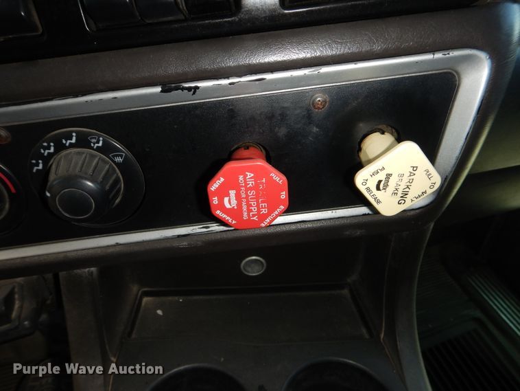 image for item DJ1139 2008 Kenworth T800  semi truck