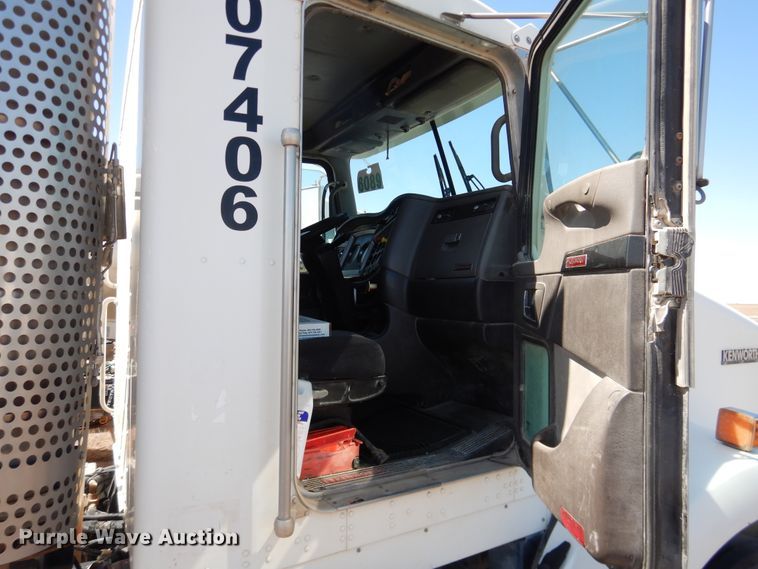 image for item DJ1139 2008 Kenworth T800  semi truck