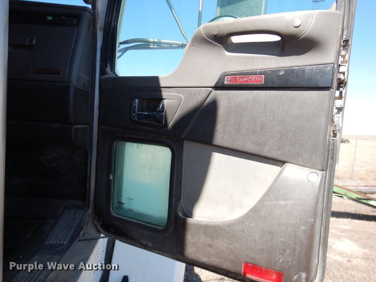 image for item DJ1139 2008 Kenworth T800  semi truck