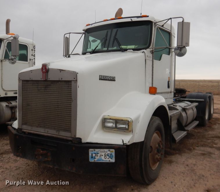 image for item DJ1156 2008 Kenworth T800  semi truck
