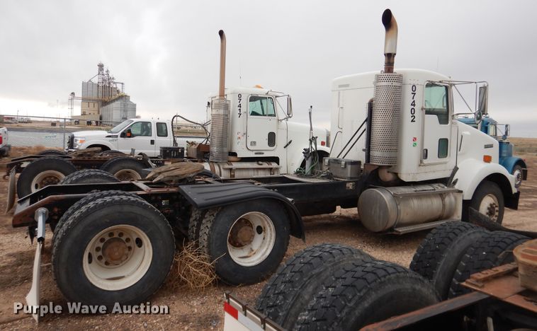 image for item DJ1156 2008 Kenworth T800  semi truck