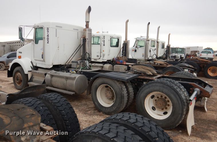 image for item DJ1156 2008 Kenworth T800  semi truck