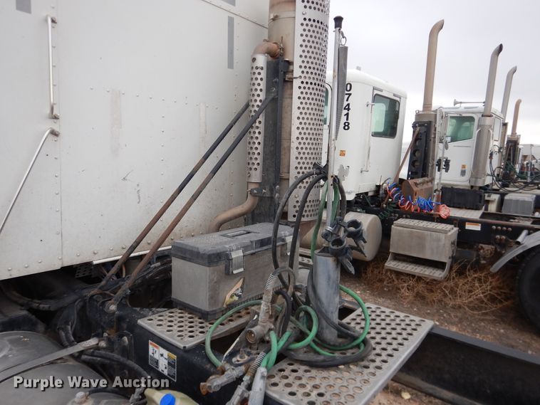 image for item DJ1156 2008 Kenworth T800  semi truck