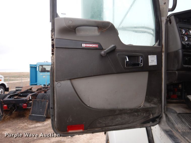 image for item DJ1156 2008 Kenworth T800  semi truck