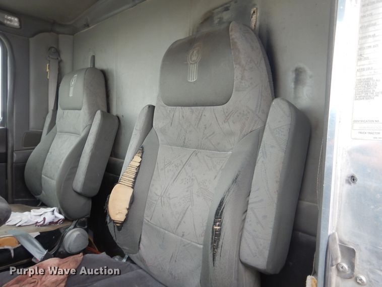 image for item DJ1156 2008 Kenworth T800  semi truck