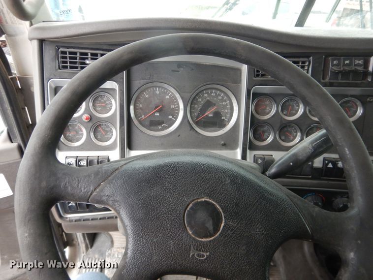 image for item DJ1156 2008 Kenworth T800  semi truck