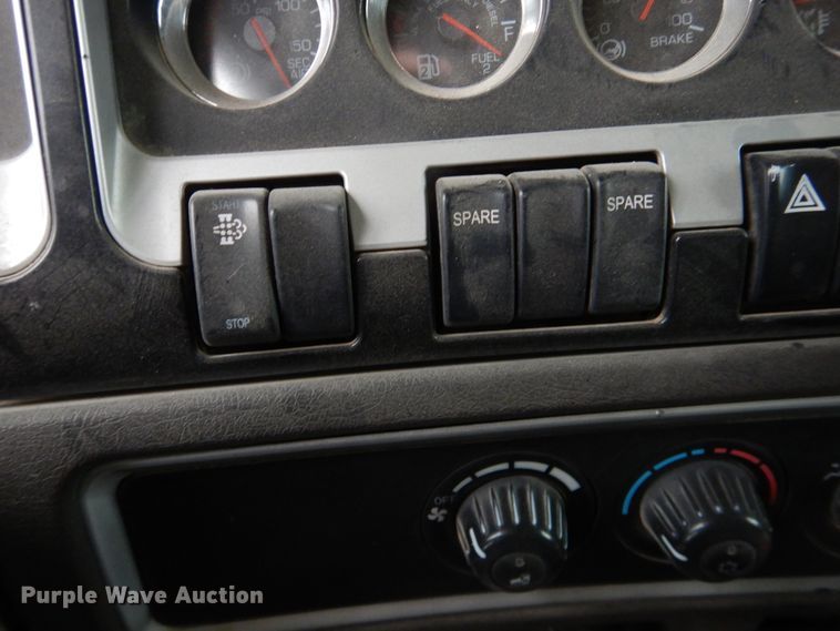 image for item DJ1156 2008 Kenworth T800  semi truck