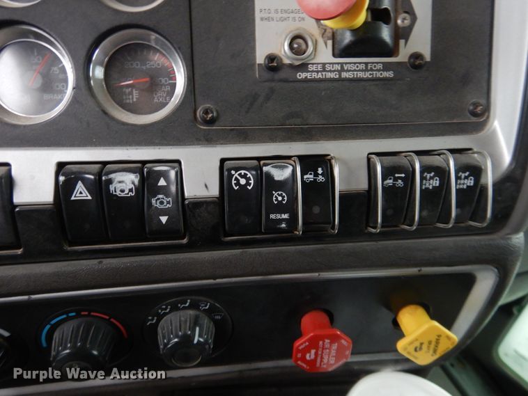 image for item DJ1156 2008 Kenworth T800  semi truck