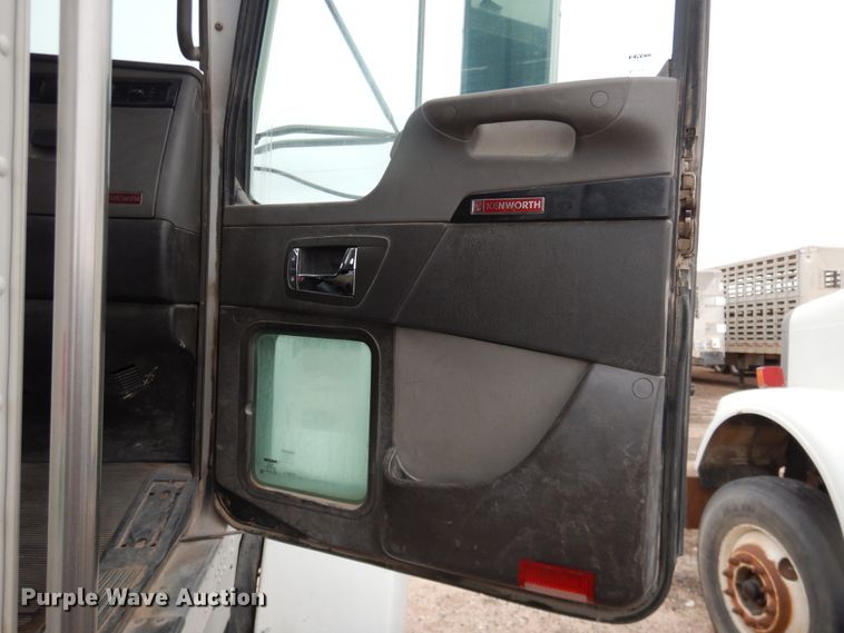 image for item DJ1156 2008 Kenworth T800  semi truck