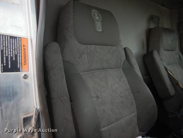 image for item DJ1156 2008 Kenworth T800  semi truck