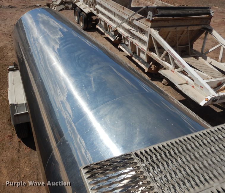image for item DJ1179 1990 Stainless  tank trailer