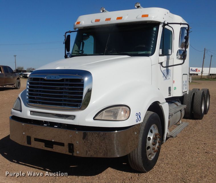 image for item DJ1183 2006 Freightliner Columbia 120  semi truck