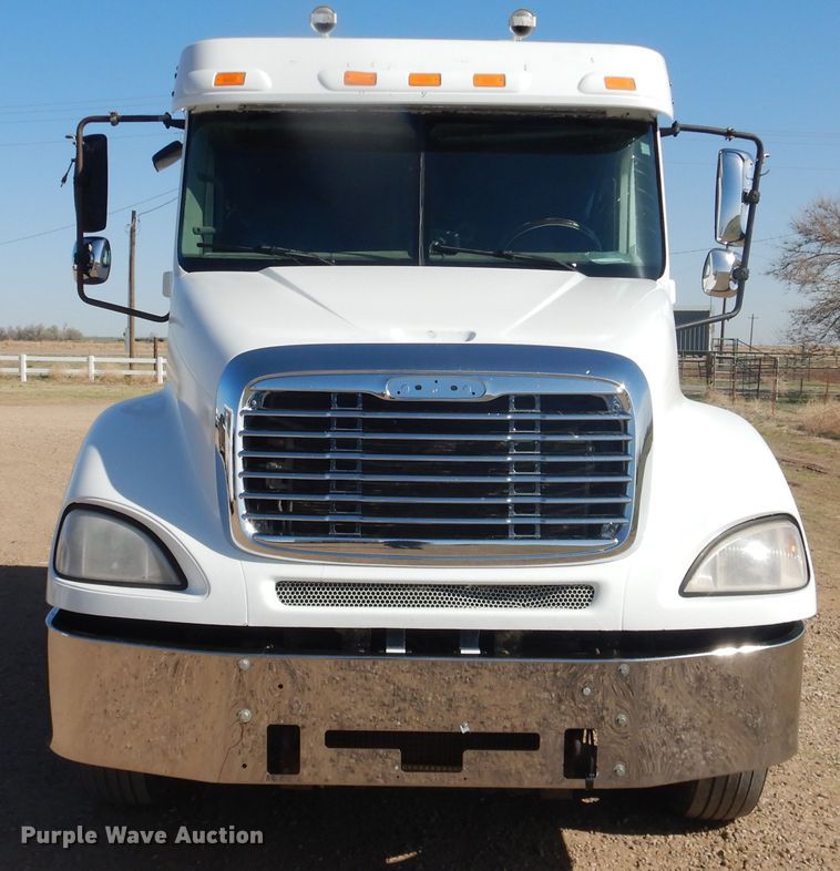 image for item DJ1183 2006 Freightliner Columbia 120  semi truck