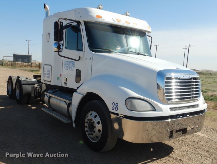 image for item DJ1183 2006 Freightliner Columbia 120  semi truck