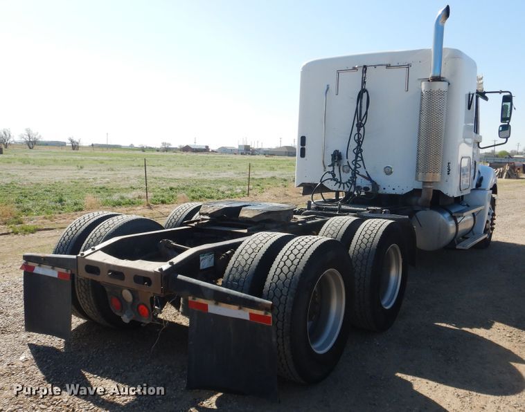 image for item DJ1183 2006 Freightliner Columbia 120  semi truck