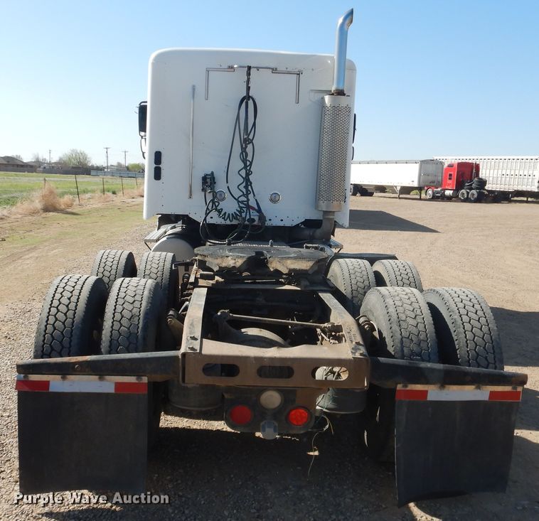 image for item DJ1183 2006 Freightliner Columbia 120  semi truck