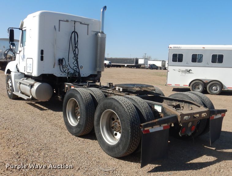 image for item DJ1183 2006 Freightliner Columbia 120  semi truck