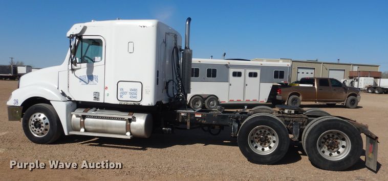 image for item DJ1183 2006 Freightliner Columbia 120  semi truck