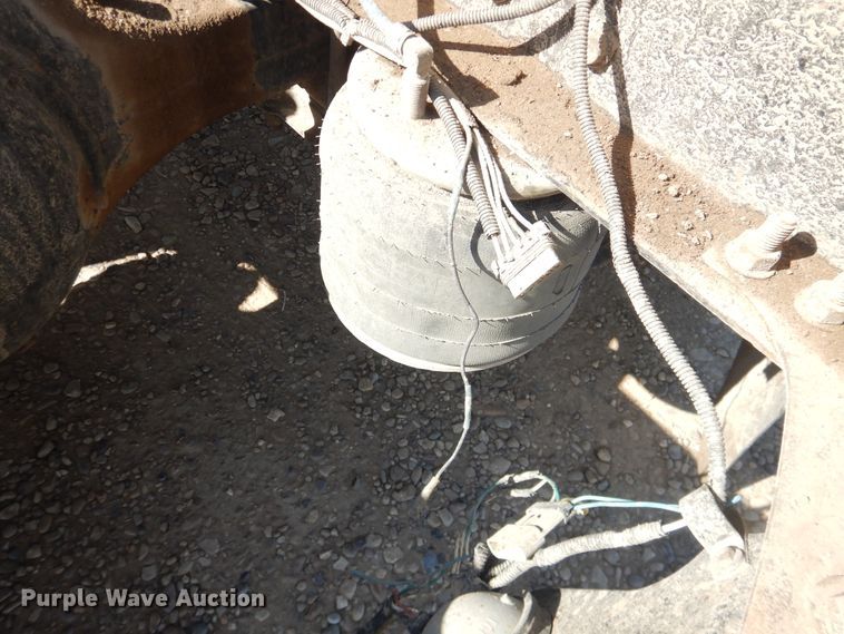 image for item DJ1183 2006 Freightliner Columbia 120  semi truck