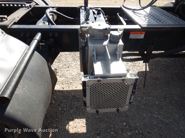 image for item DJ1183 2006 Freightliner Columbia 120  semi truck