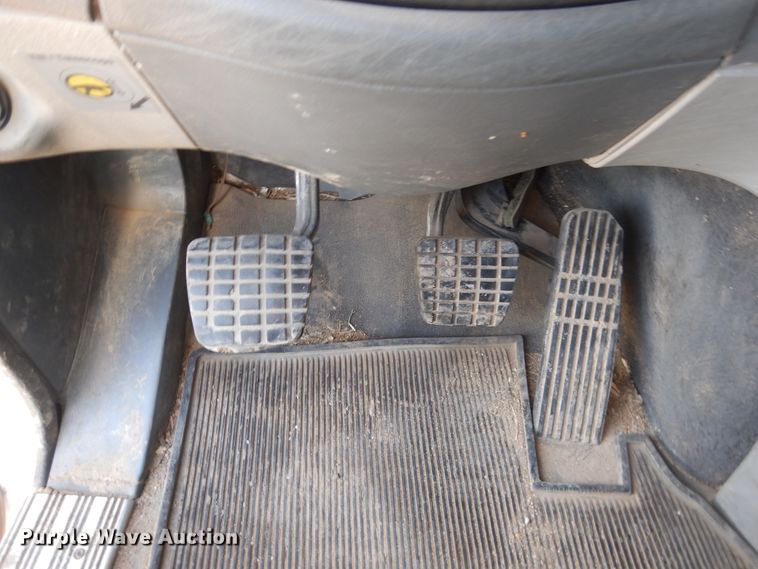 image for item DJ1183 2006 Freightliner Columbia 120  semi truck