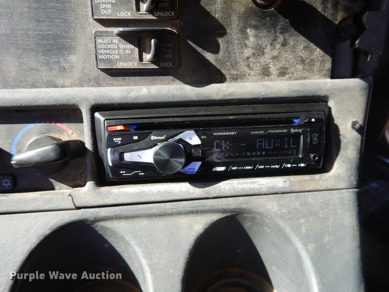 image for item DJ1183 2006 Freightliner Columbia 120  semi truck