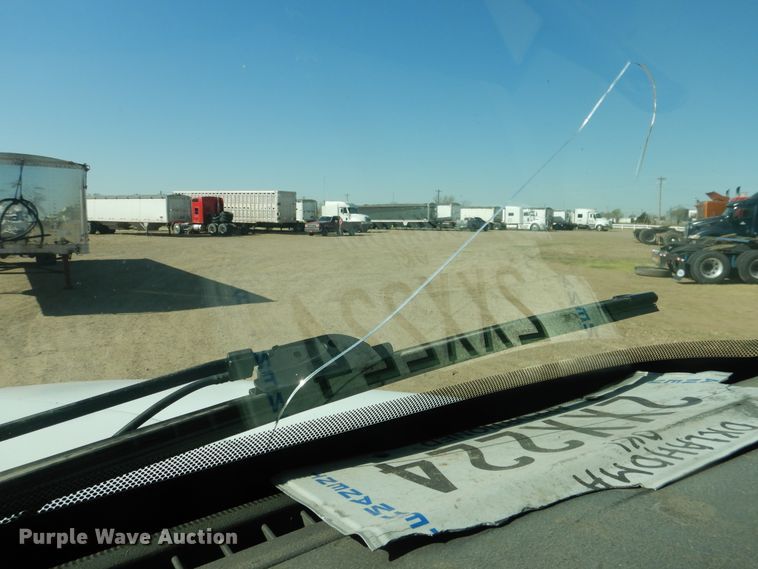 image for item DJ1183 2006 Freightliner Columbia 120  semi truck