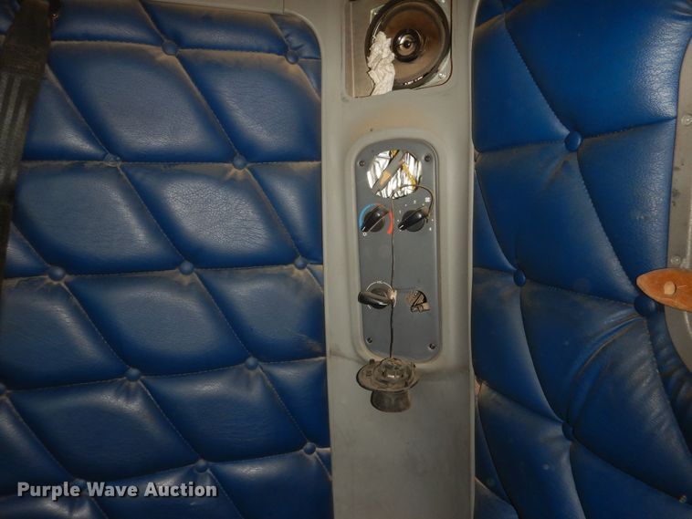 image for item DJ1183 2006 Freightliner Columbia 120  semi truck