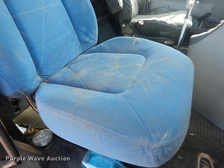 image for item DJ1183 2006 Freightliner Columbia 120  semi truck