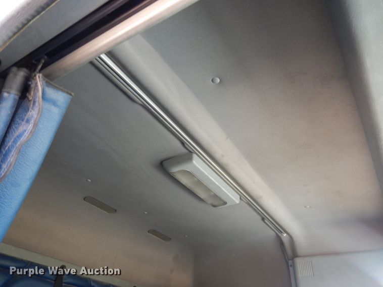 image for item DJ1183 2006 Freightliner Columbia 120  semi truck