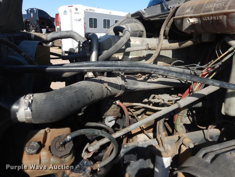 image for item DJ1183 2006 Freightliner Columbia 120  semi truck