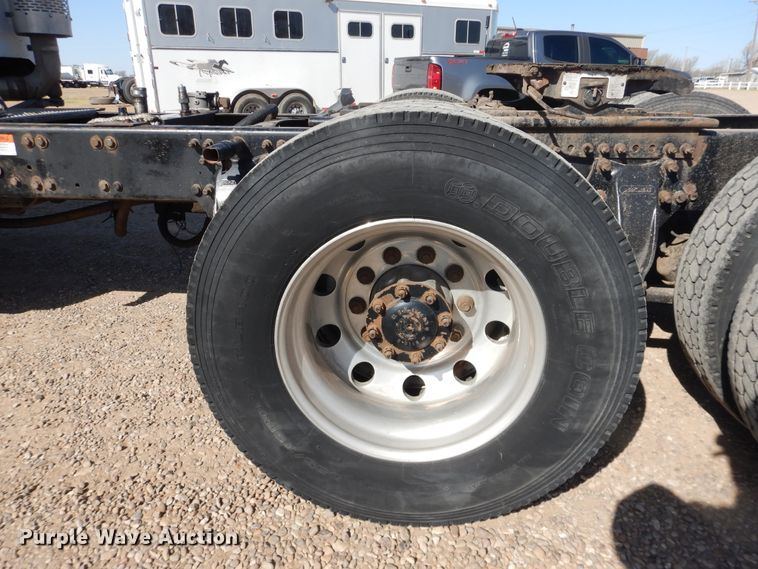 image for item DJ1183 2006 Freightliner Columbia 120  semi truck