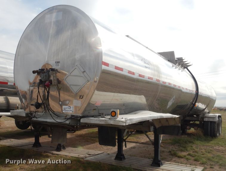 image for item DJ1246 1988 Walker  tank trailer